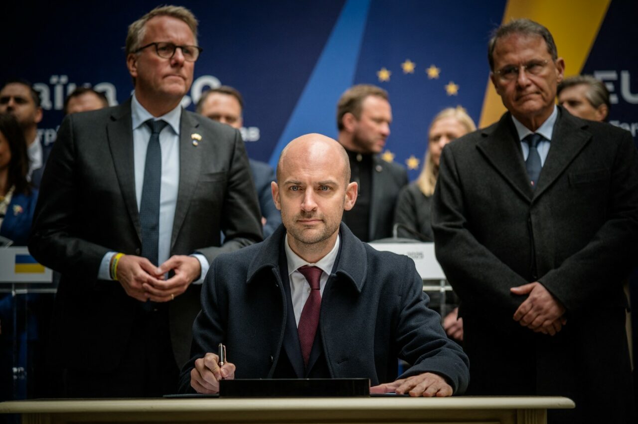 Algeria va expulza mai mulți funcționari francezi/ Ministrul de Externe al Franței promite o RIPOSTĂ „fermă”