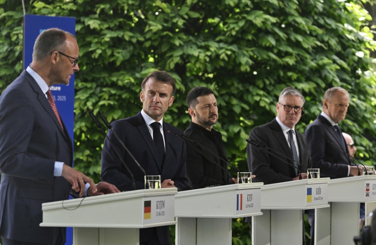 Emmanuel MACRON anunță că propunerea de încetare a focului în Ucraina este susținută de SUA. Reacția Kremlinului