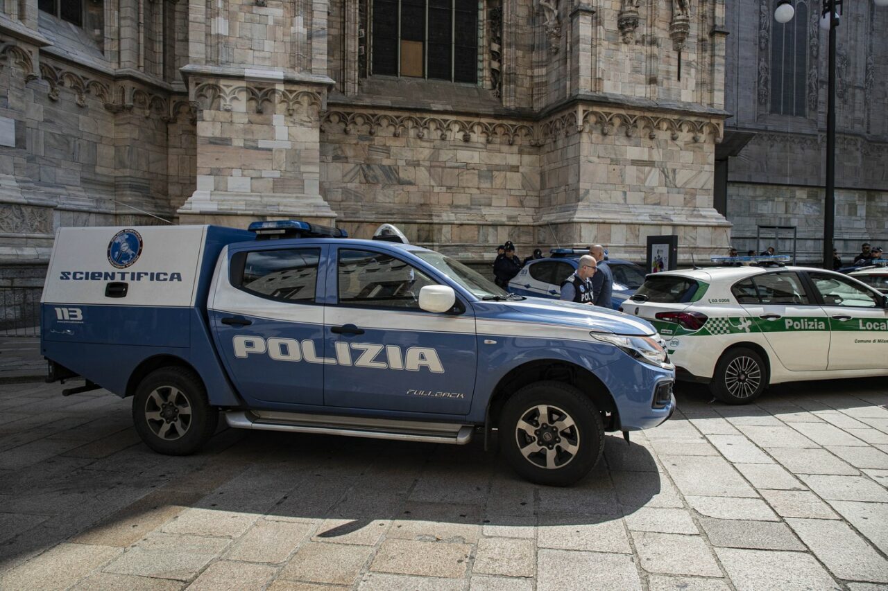Un CRIMINAL condamnat la închisoare, s-a sinucis, după s-a aruncat de pe Domul din Milano. Acesta avea drept de muncă în afara penitenciarului