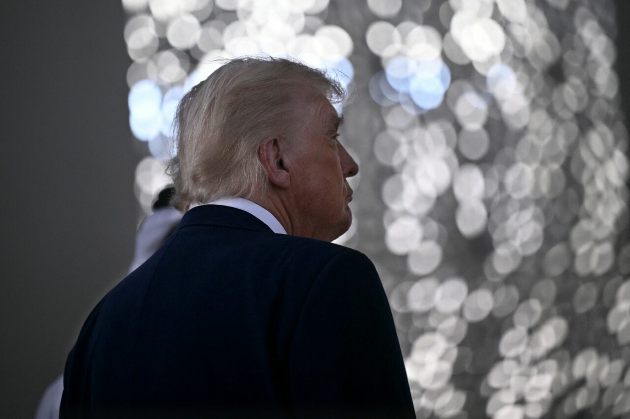 În drum spre Statele Unite, Donald Trump declară că încearcă să stabilească discuții DIRECTE cu Vladimir Putin „cât mai curând posibil”