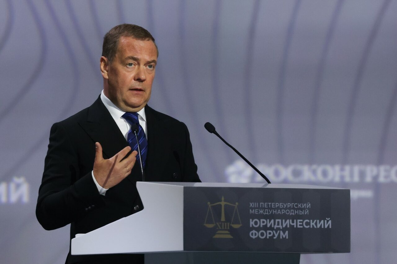 Medvedev denunță criticile lui Trump la adresa lui Putin/ „Cunosc un singur lucru foarte grav: Al Treilea RĂZBOI Mondial”