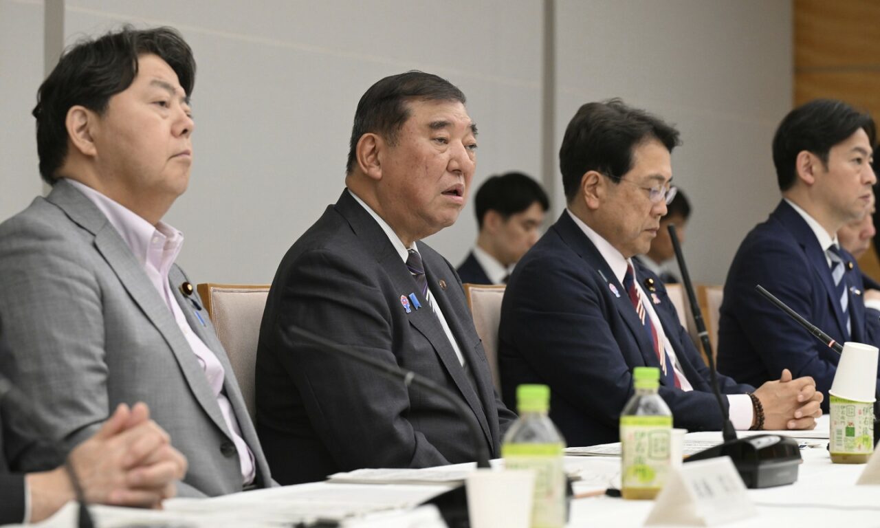 Premierul Japoniei a purtat o conversație telefonică cu Trump/ „INVESTIȚII, nu tarife”