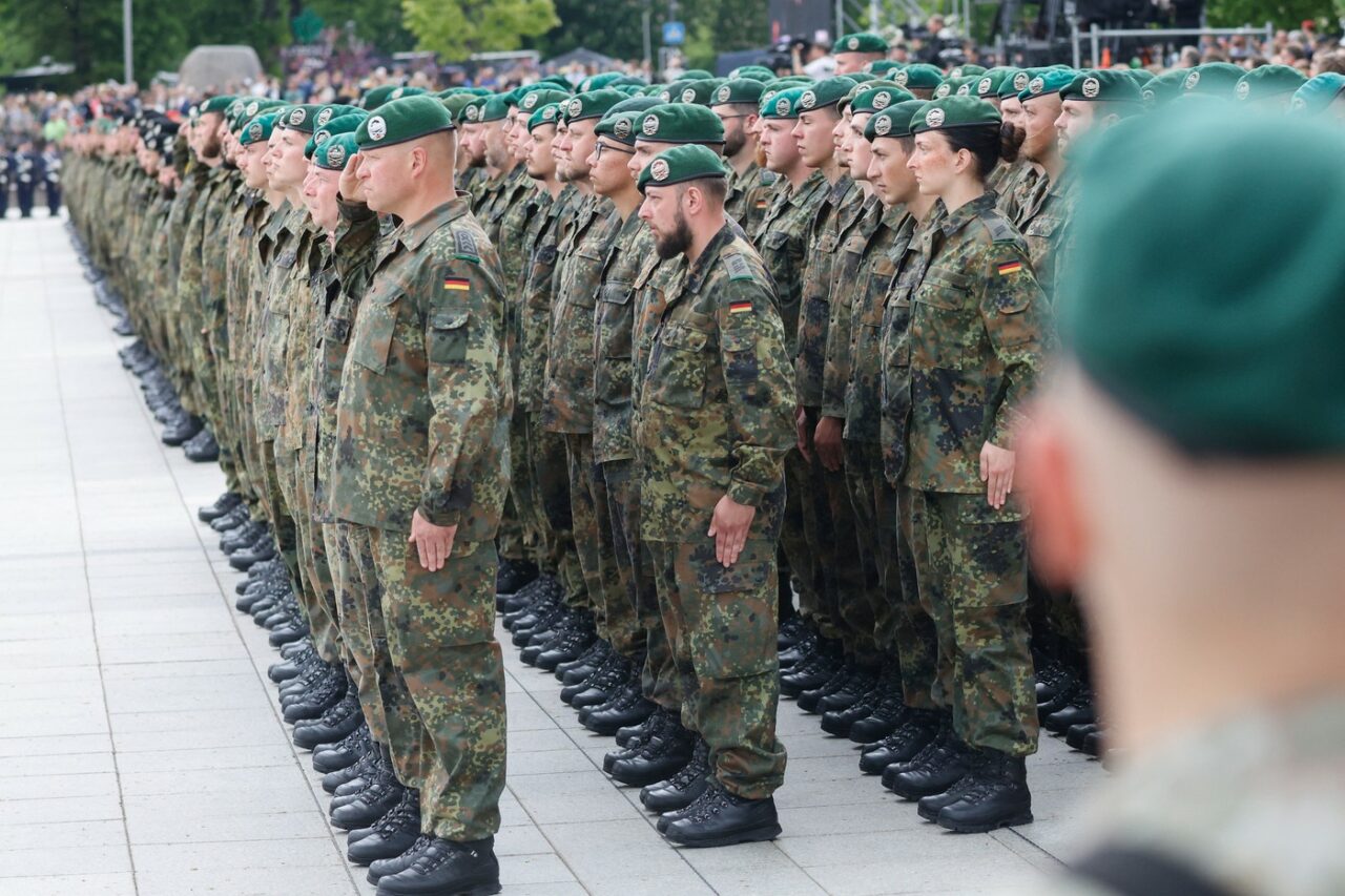 Reuters: NATO va cere Germaniei să furnizeze încă 40.000 de militari pentru forțele de APĂRARE ale alianței