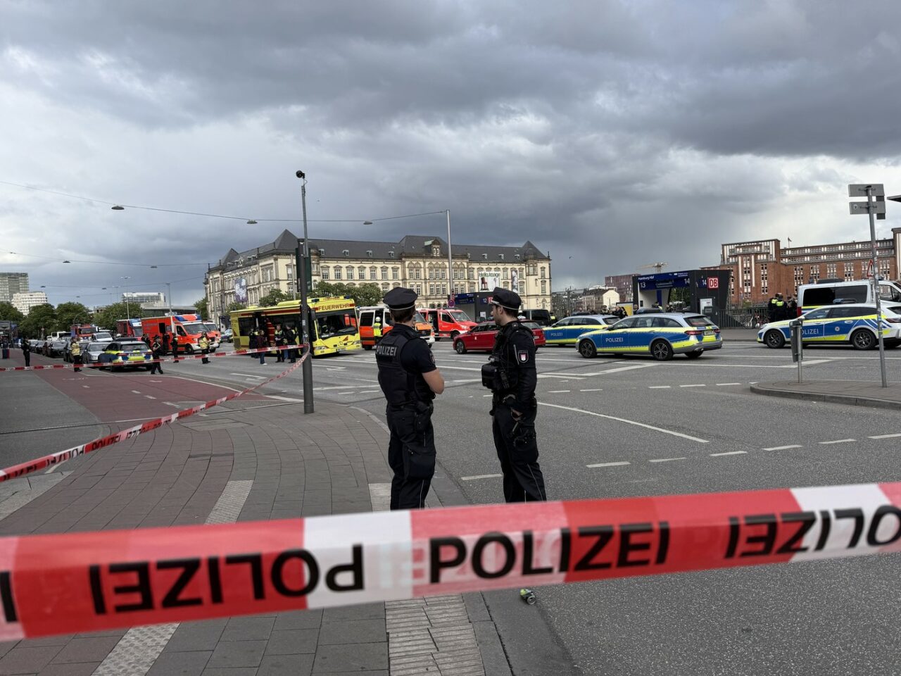 Femeia SUSPECTĂ în atacul comis în gara din Hamburg fusese externată dintr-o clinică de psihiatrie, cu o zi înainte de incident