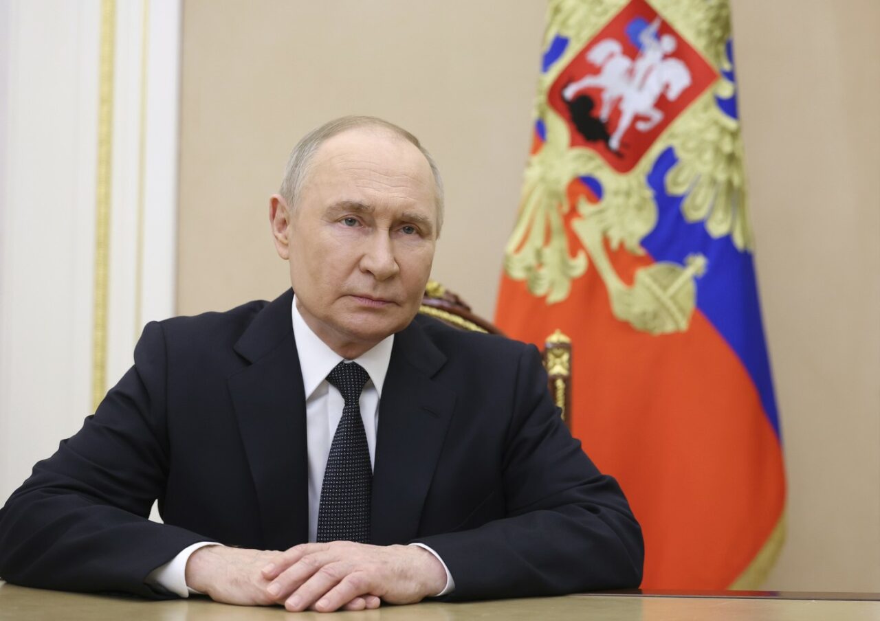 MOTIVELE pentru care Putin nu își permite un război fără sfârșit. De la pâine și crose pentru hochei pe gheață, la veste antiglonț și drone
