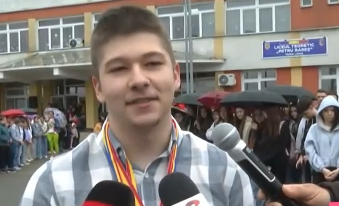 Raul Perhaiță, noul David Popovici, pe culoarul MATEMATICĂ. 4 olimpiade naționale, într-un sigur an