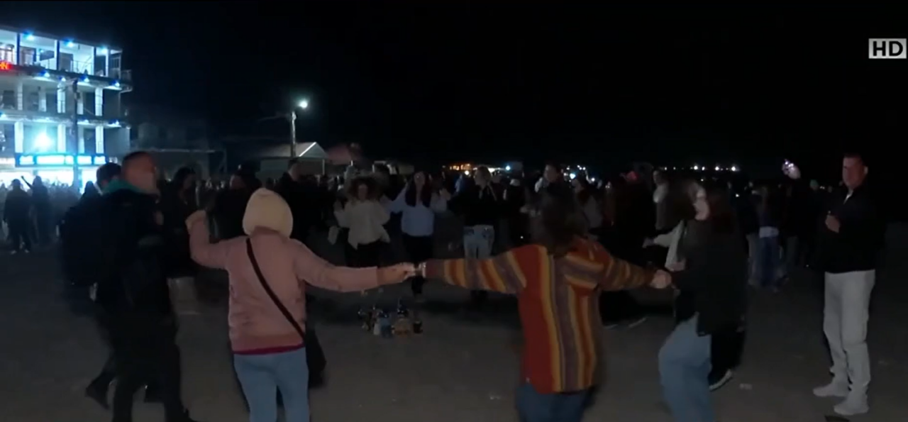 Stațiunea Vama Veche, centrul distracției pe litoral, de 1 Mai. Turiștii au făcut hore, au dansat și au cântat până dimineața