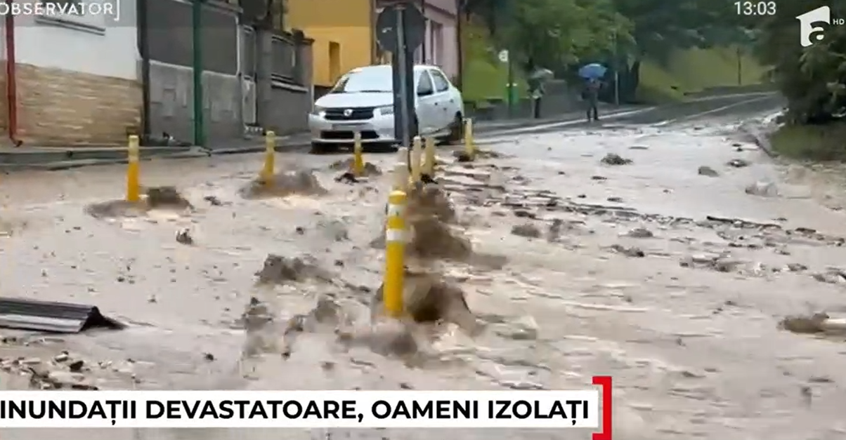 Vremea rea face PRĂPĂD în toată țara. Sunt anunțate noi coduri portocalii și galbene de ploi torențiale