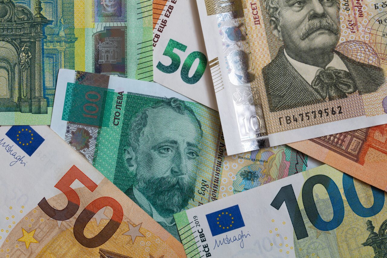 Bulgaria va începe să afișeze prețurile și în leva și în EURO începând cu luna iulie