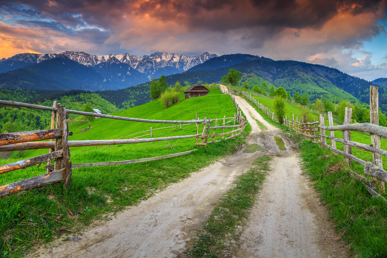 Singura stațiune din România care este amplasată integral într-un parc natural! Aici se află un monument celebru