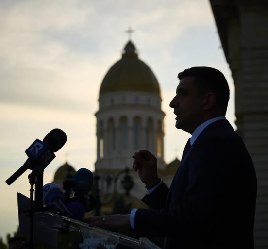 George Simion, mesaj cu poza Catedralei Mântuirii Neamului pe fundal: „Nimic fără Dumnezeu”