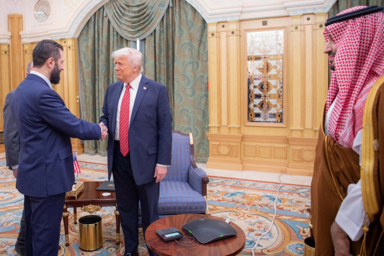 Trump îl laudă pe noul lider sirian, considerat terorist de SUA în urmă cu câteva luni: „Atrăgător, un tip dur”
