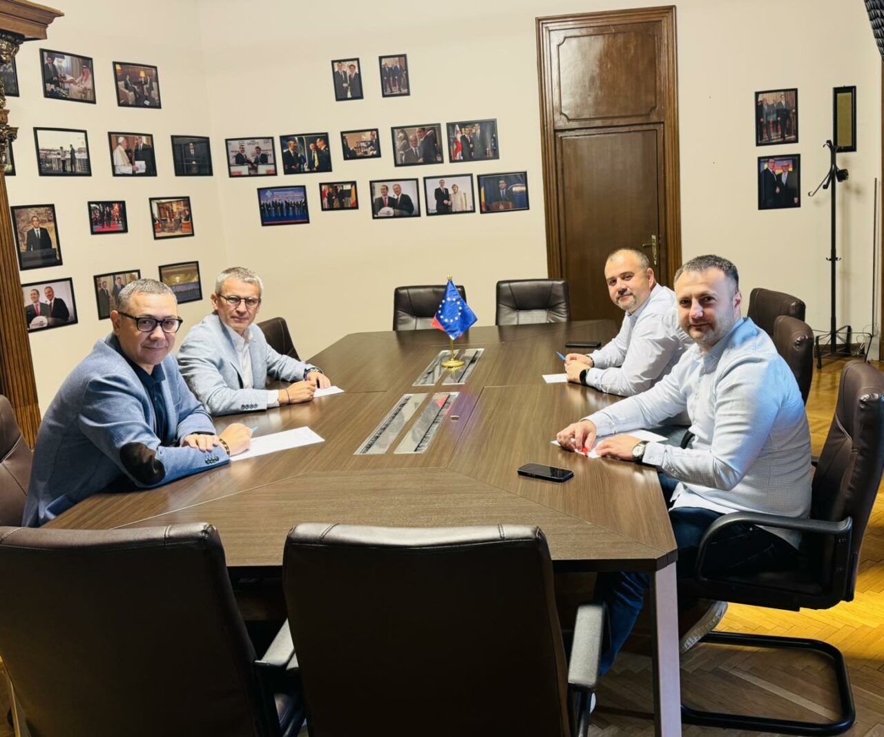 Victor Ponta invită parlamentarii și aleșii locali să se alăture platformei lansate după ce a pierdut alegerile