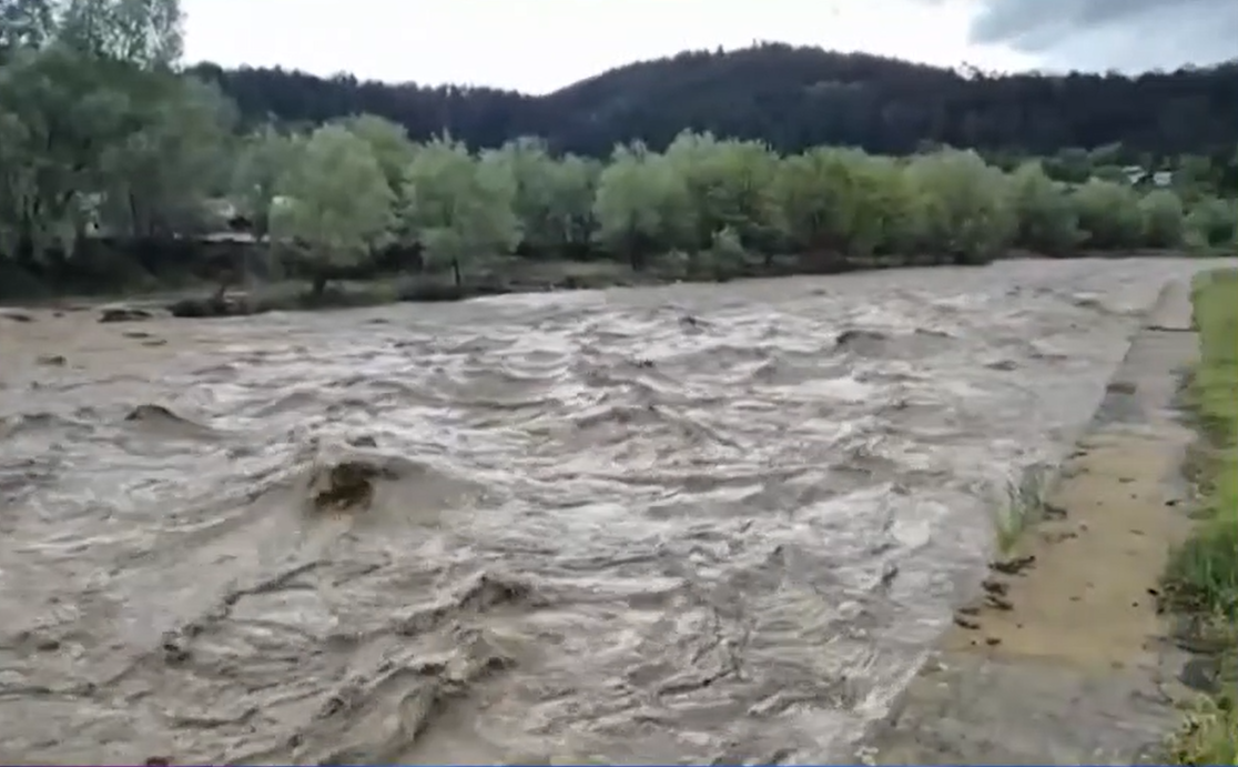 Meteo, ultima oră. Cod galben și portocaliu în jumătate de țară. Ploi, vijelii și inundații