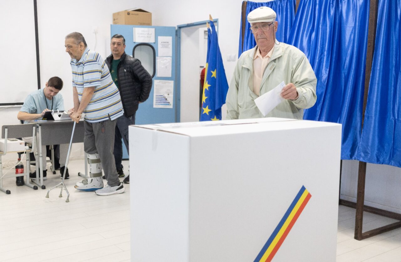 Oficialii MAI atrag atenția alegătorilor să nu mai rupă buletinele de vot. „Legea interzice distrugerea unui înscris oficial”