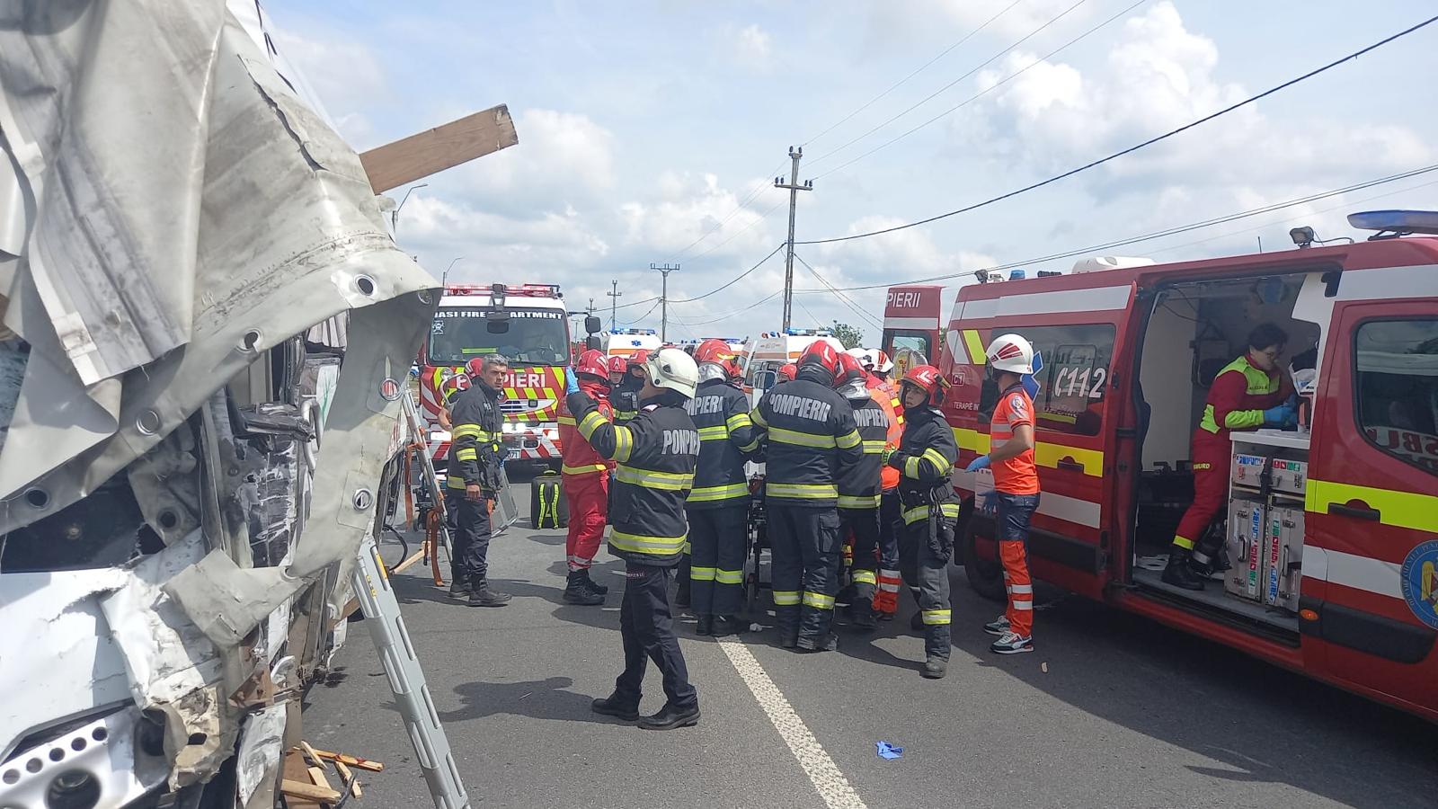 Accident grav la Lețcani: TIR și autocar în coliziune, Planul Roșu activat