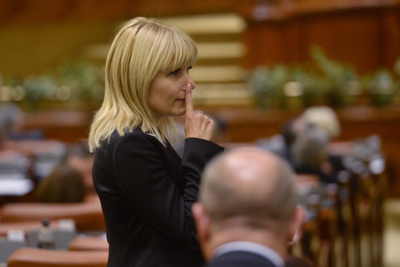 Elena Udrea a fost scoasă din penitenciar și dusă de urgență la SPITAL. Fosta ministră află pe 1 iulie dacă va fi eliberată/ Medic: „E stabilă”