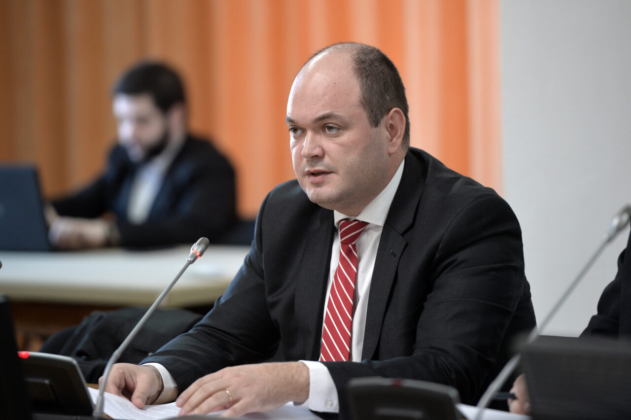 Un tehnocrat vehiculat pentru postul de PREMIER al României. Ionuț Dumitru, economist: „Nu am nimic de comentat”