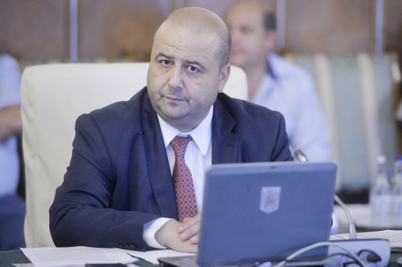 Numirea lui Mihai Busuioc la Curtea Constituțională, CONTESTATĂ în Parlament și la CCR. Nu ar îndeplini cel puțin două din cele trei cerințe legale