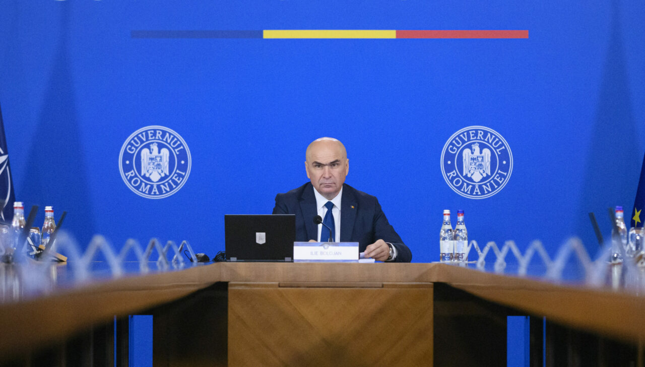 Bolojan și Nazare se întâlnesc cu o delegație a agenției de rating Fitch. România riscă să fie retrogradată la nivelul JUNK