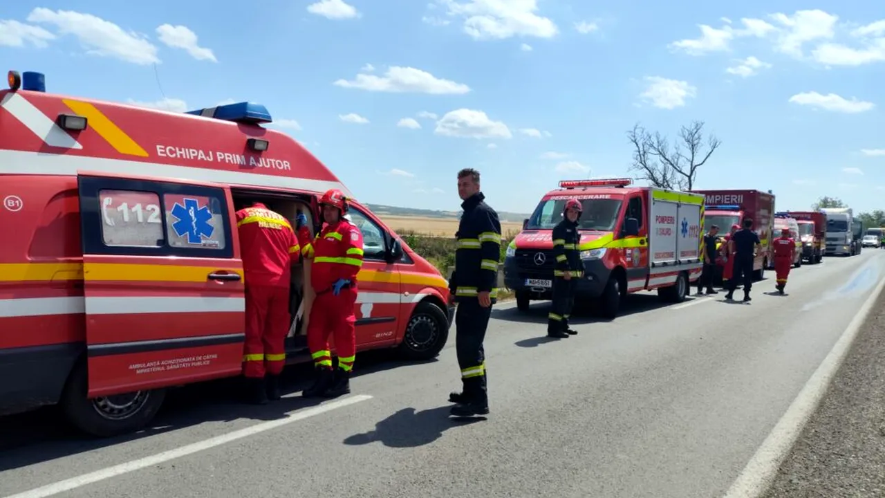 Accident rutier între două microbuze și un autoturism în Bihor: 29 de persoane implicate, a fost activat Planul roșu