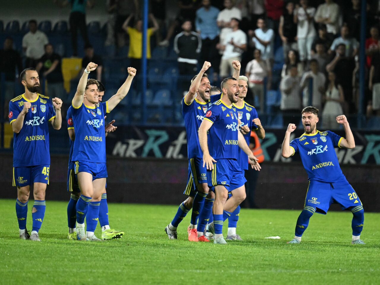 Scandal între ANTRENORI din Superliga de fotbal! „Dacă asta înseamnă aroganță, să fie sănătos. Nu am ce să vorbesc cu el”
