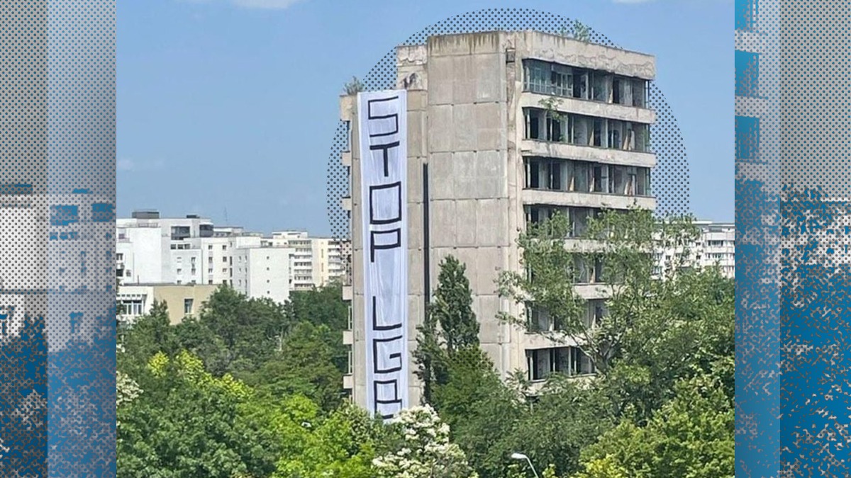 Un banner uriaş cu mesajul „STOP LGBT” a fost instalat pe o clădire abandonată din Bucureşti. Poliţia Capitalei a demarat o anchetă