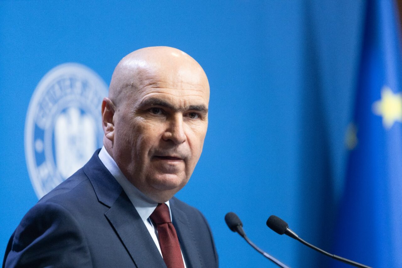 Scrisoare deschisă a angajaților INS către premierul Ilie Bolojan: „Este corect ca tot noi să ducem, din nou, povara austerităţii?”