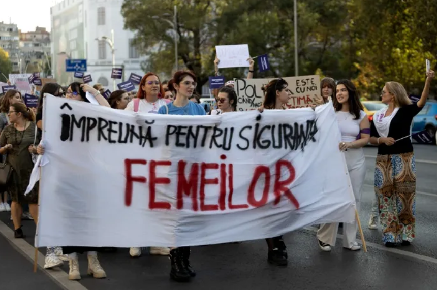 Protest în Piața Victoriei, după CRIMA din Cosmopolis. „Fiecare femeie ucisă este dovada unui sistem care a eșuat”