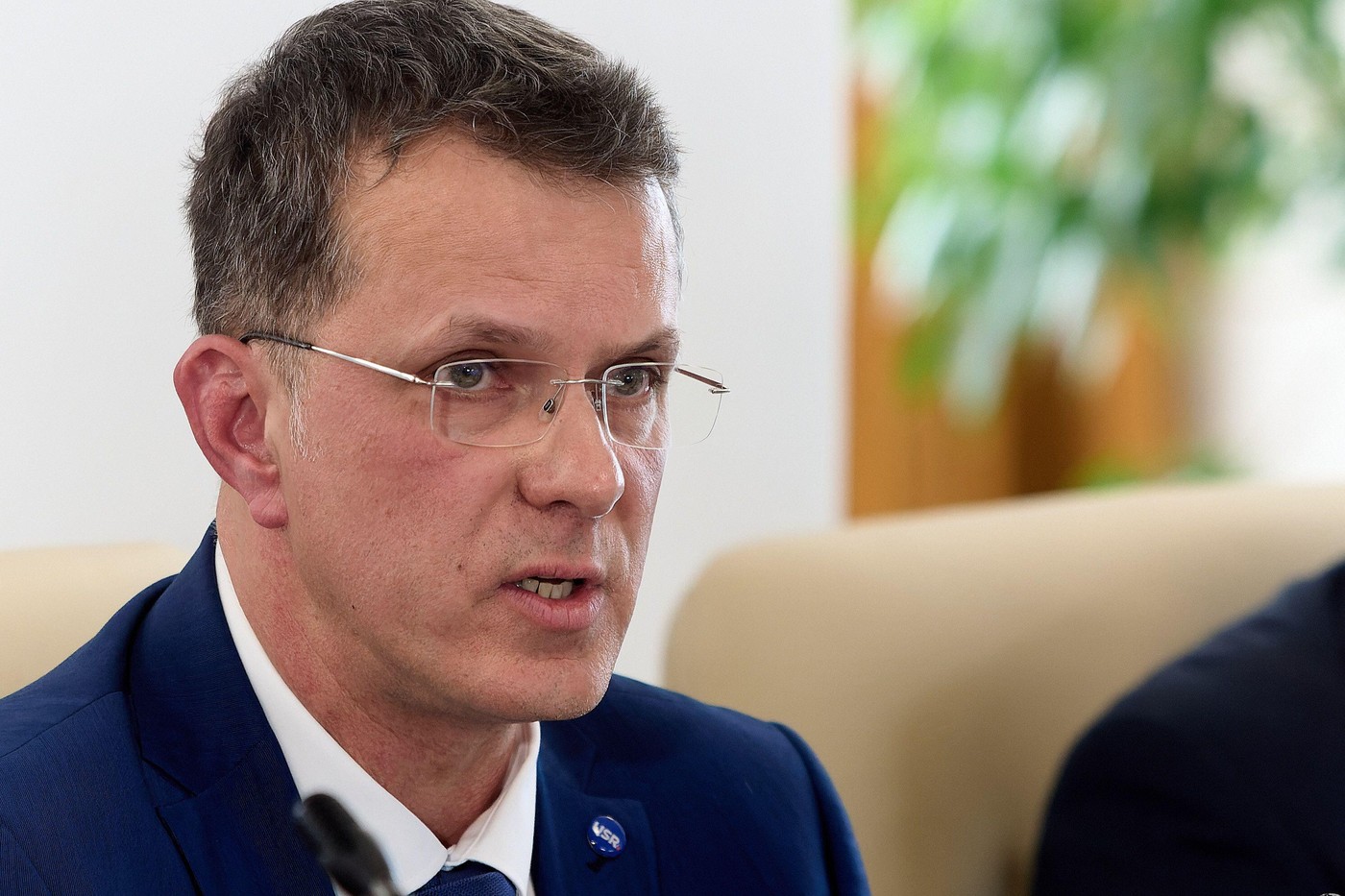 Ionuț Moșteanu, noul ministru al Apărării Naționale învestit