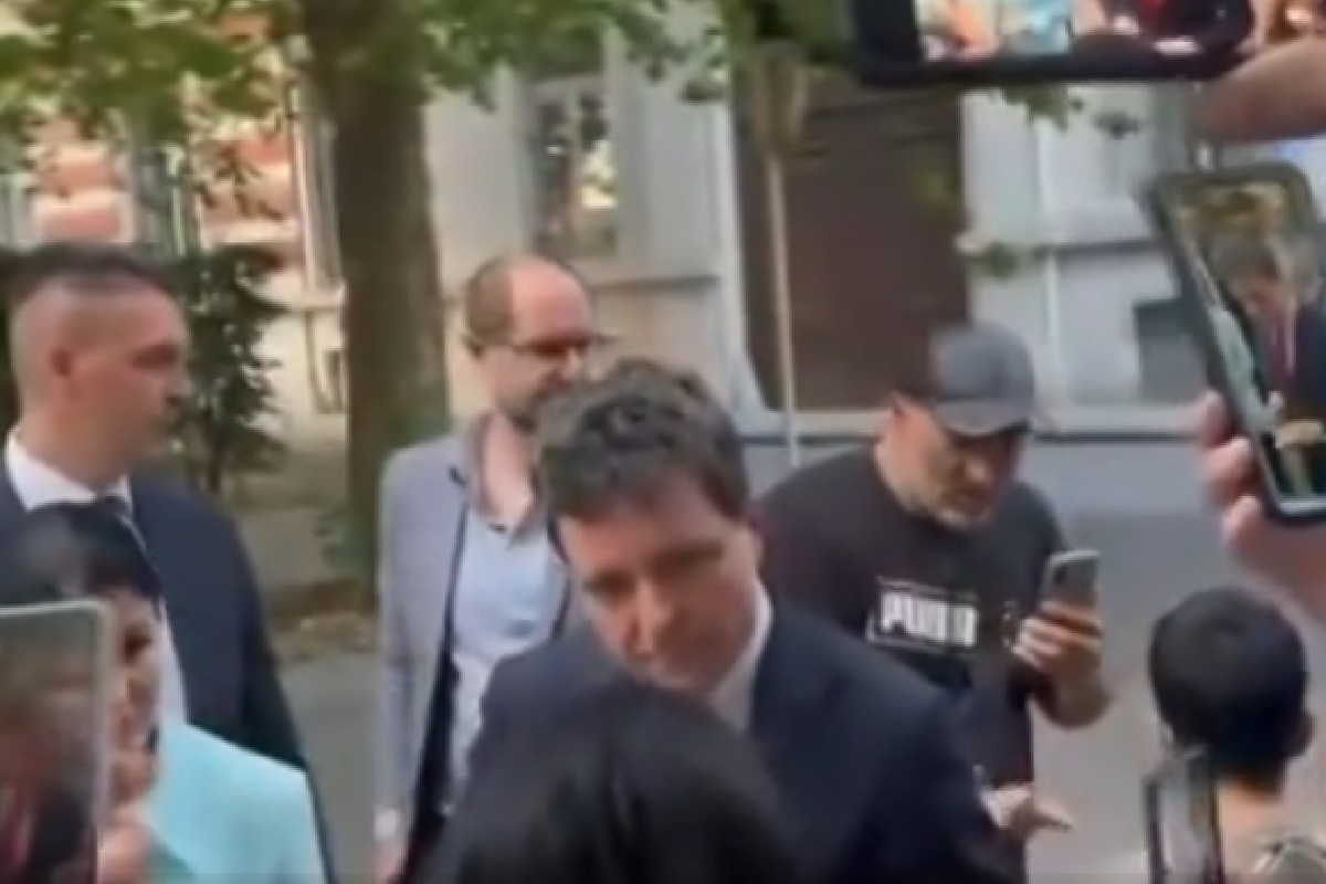 Președintele Nicușor Dan, luat la întrebări de românii nemulțumiți din Bruxelles. ”De ce ați crescut TVA-ul?”