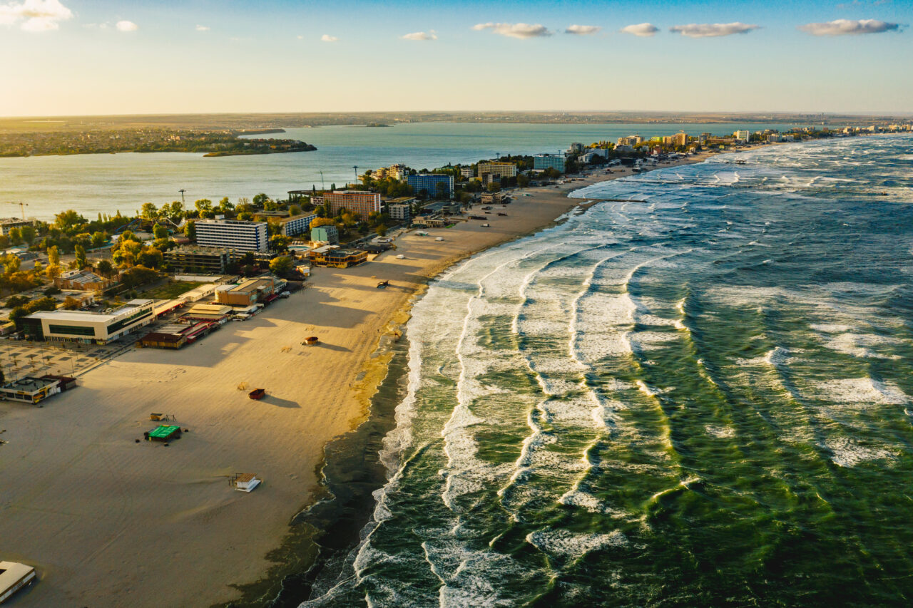 Nu s-ar fi așteptat! Motivul pentru care turiștii au părăsit o zonă din stațiunea Mamaia, la ora 10:30, astăzi. „Invazie!”