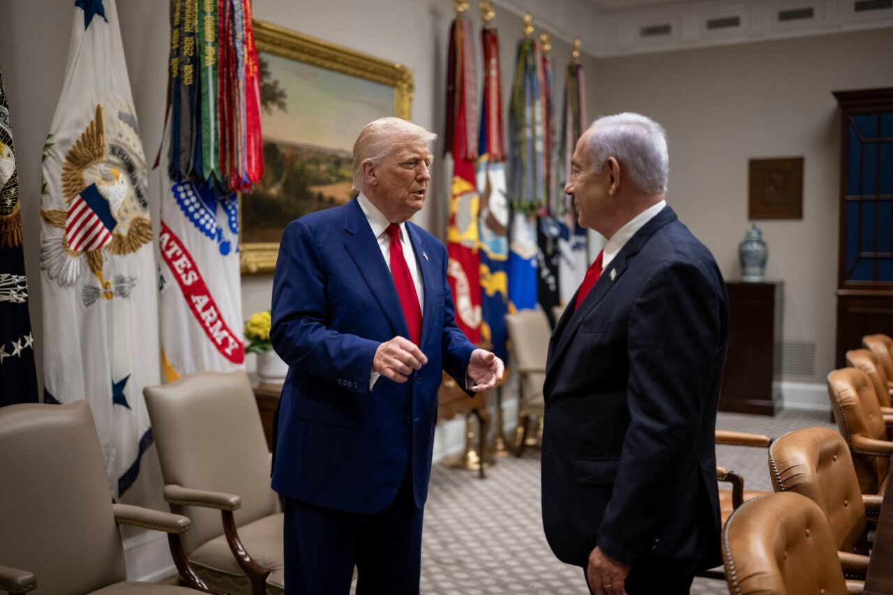 Trump intervine în justiția din ISRAEL și cere oprirea procesului de corupție contra lui Netanyahu /Sunt cazuri motivate „politic”