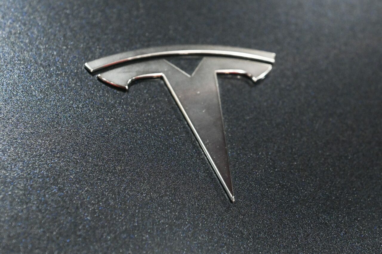 Tesla, victimă în conflictul Musk-Trump: Cea mai gravă SCĂDERE a companiei pe bursă de la debutul pandemiei
