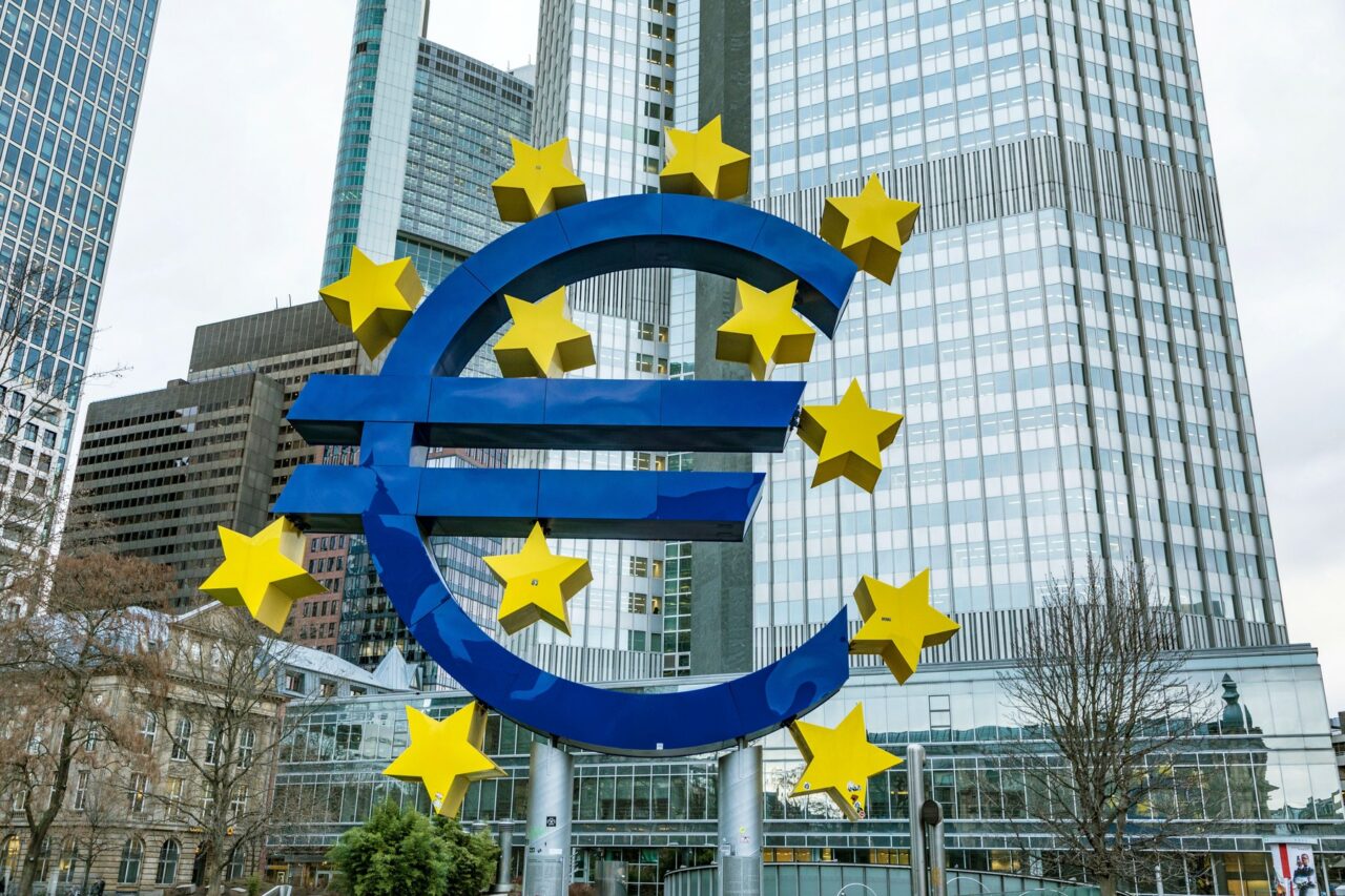 Comisia Europeană și BCE au decis că BULGARIA îndeplinește criteriile pentru admiterea în zona euro