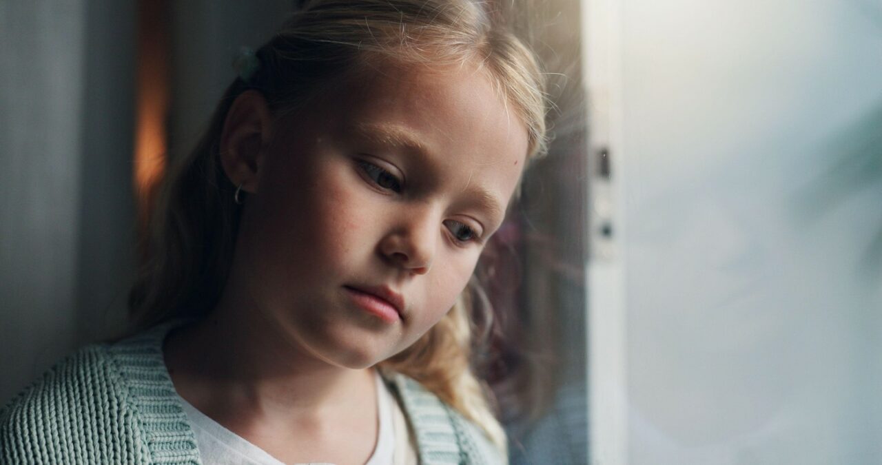 Suedia: O anchetă privind sistemul de adopții de copii din străinătate a descoperit abuzuri și FRAUDE pe parcursul mai multor decenii