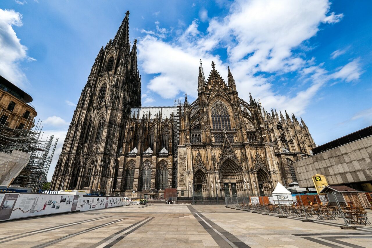 Germania: Autoritățile au decis EVACUAREA a peste 20.000 de persoane din Köln. Care este motivul