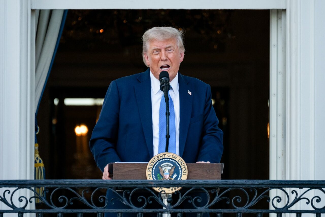 Trump a semnat un ordin care INTERZICE cetățenilor din 12 țări să intre în SUA/ Partidul Democrat denunță „politicile discriminatorii”