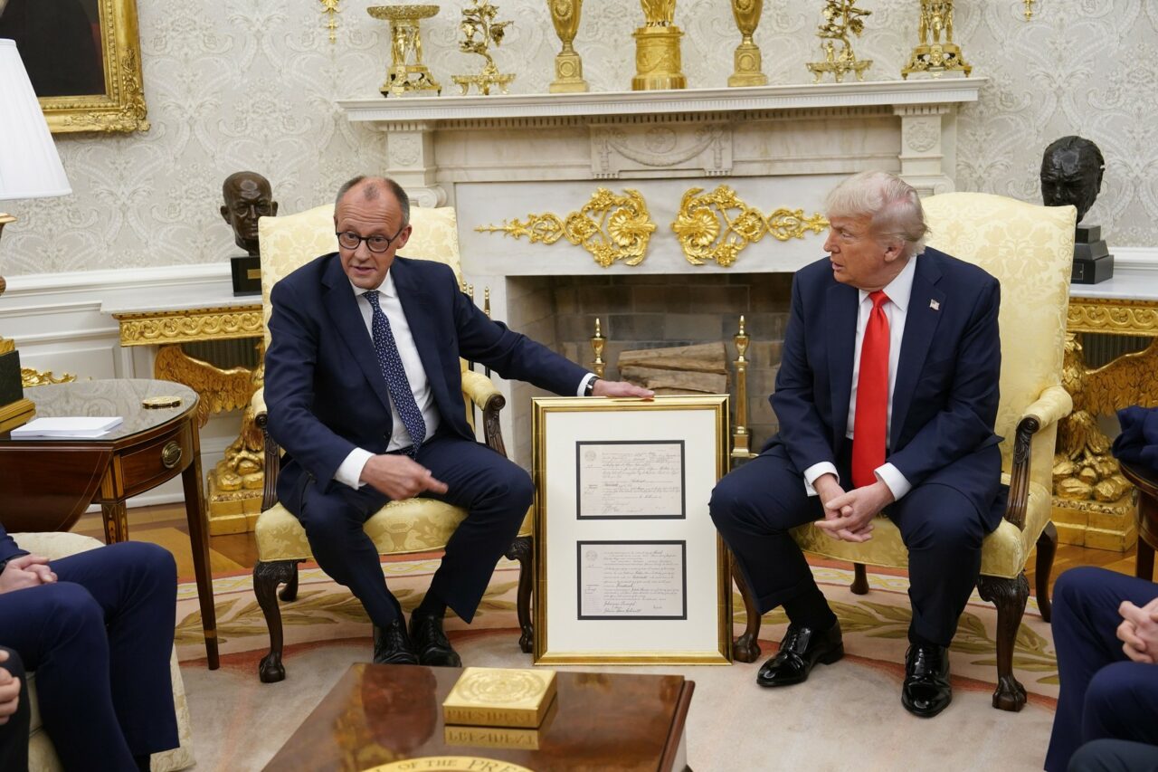Ce SURPRIZĂ i-a făcut Friedrich Merz lui Donald Trump la Casa Albă /„Numele său creștin era Frederick”