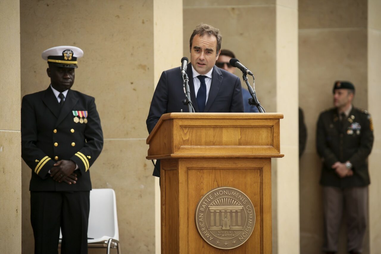 Ministrul francez al Apărării a recurs la declasificarea unui DOCUMENT pentru a dovedi că Parisul nu furnizează arme Israelului