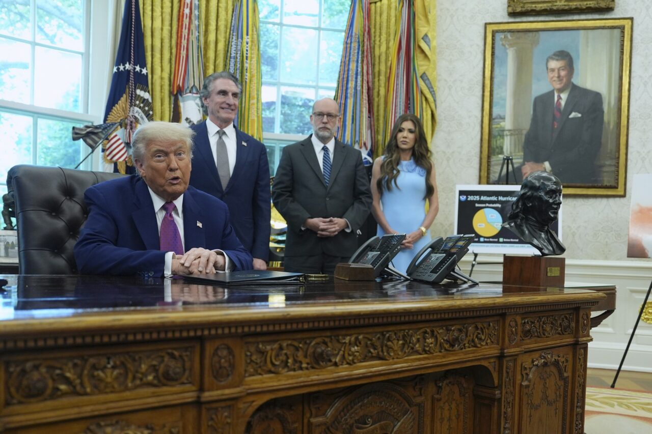 Trump justifică mobilizarea forțelor armate în LOS ANGELES /„Orașul ar arde în acest moment”