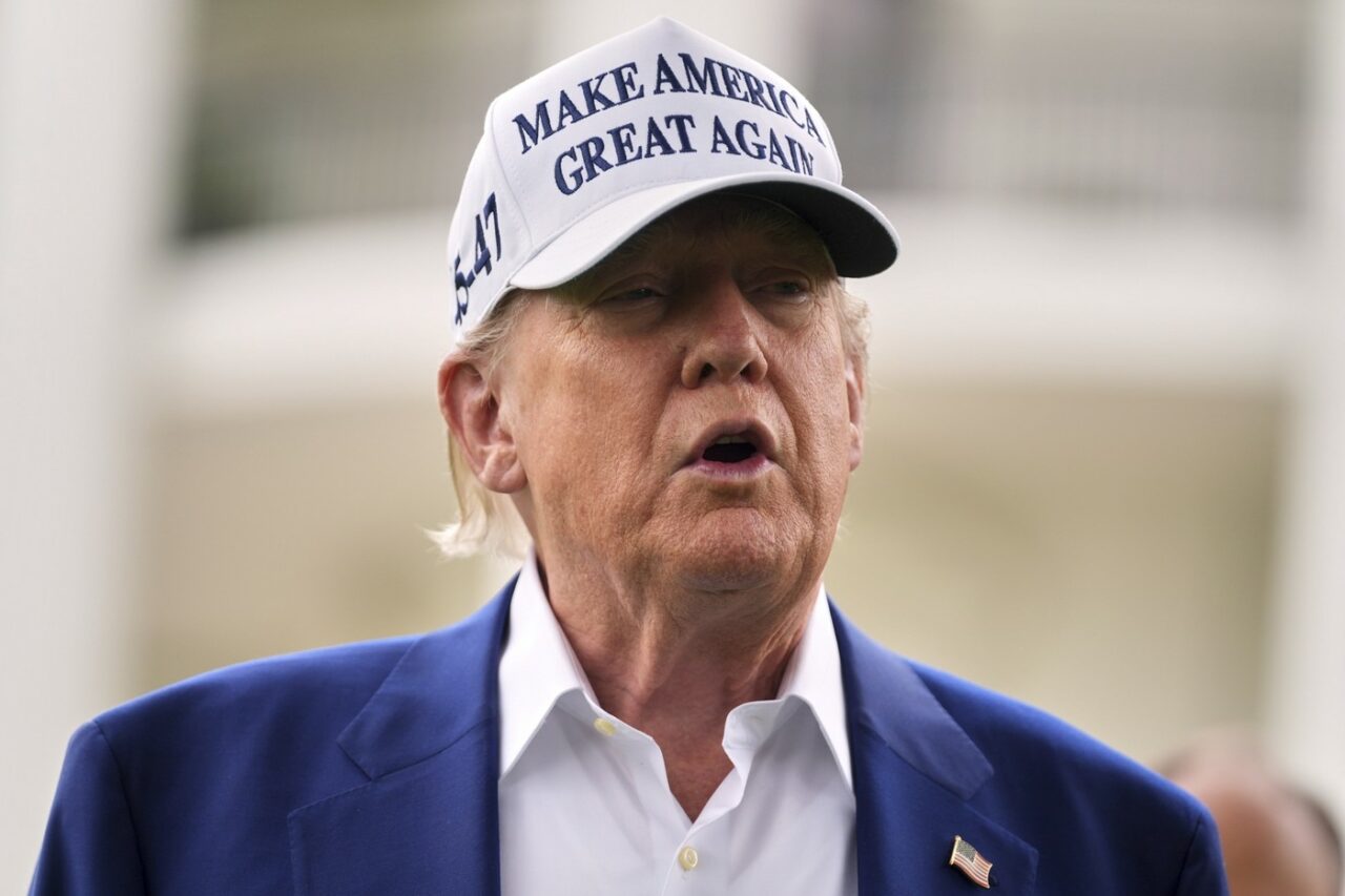 Donald Trump a oferit Iranului „ultimatumul suprem”, dar a refuzat să spună dacă a luat o decizie cu privire la o INTERVENȚIE militară americană