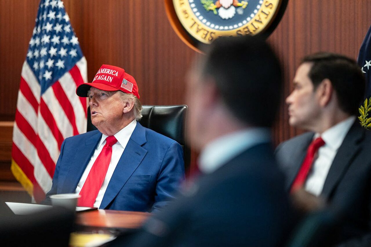 Trump cere suplimentarea producției de PETROL și avertizează companiile care încearcă să profite de criza cu Iranul