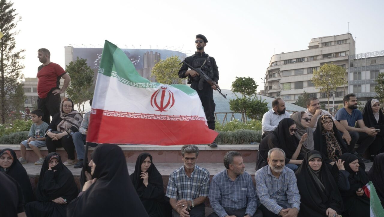 Arestări în masă, execuții și desfășurări de trupe în Iran. Autoritățile vor să prevină orice posibile TULBURĂRI interne