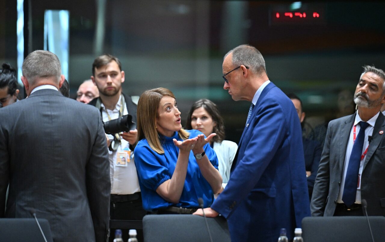 Parlamentul European ar putea da în judecată Comisia Europeană din cauza programului achizițiilor de ARMAMENT /„Nu excludem nicio opțiune”