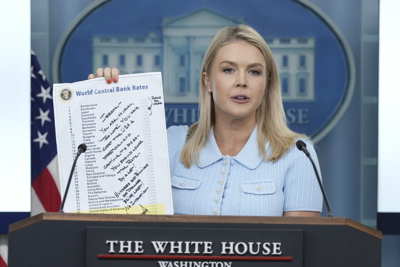 Trump îl critică din nou pe președintele Fed/ Liderul SUA compară situația DOBÂNZILOR din zeci de țări, inclusiv europene