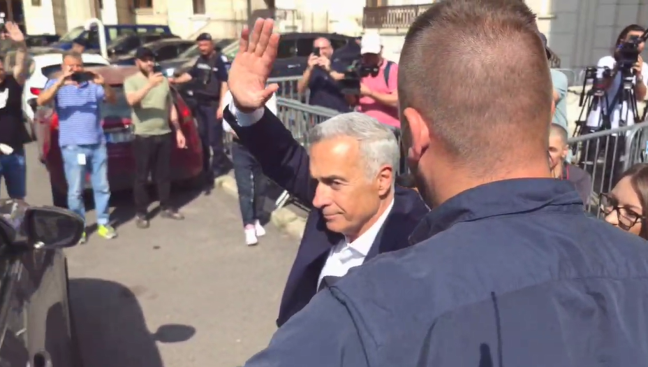 Călin GEORGESCU s-a prezentat la Parchetul General pentru prelungirea controlului judiciar