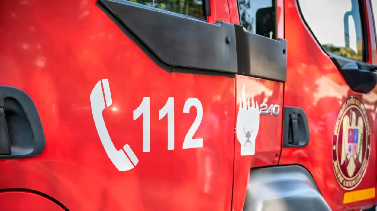 INCENDIU în cartierul Ferentari din Capitală: ard două case. Pompierii au intervenit