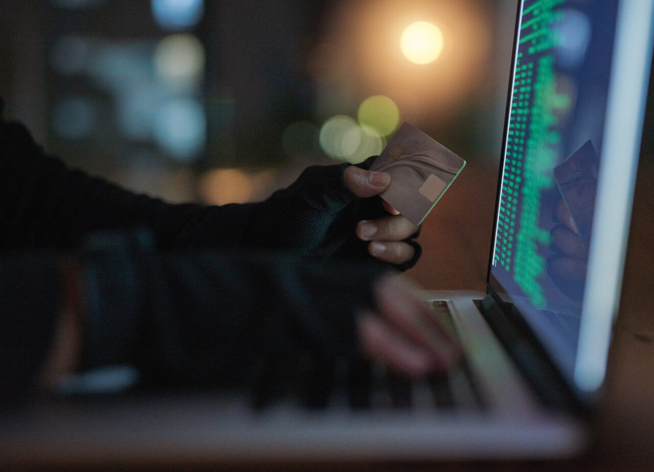Un tânăr a pierdut 90.000 de lei, din cauza unei escrocherii cu ATM-uri crypto: „E nebunia câștigului”