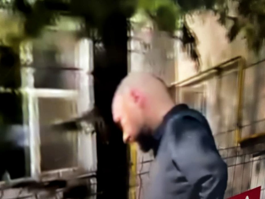 Durere de nedescris pentru soțul Teodorei, când a venit să-i ridice trupul neînsuflețit de la INML. Polițiștii examinează pistoalele criminalului